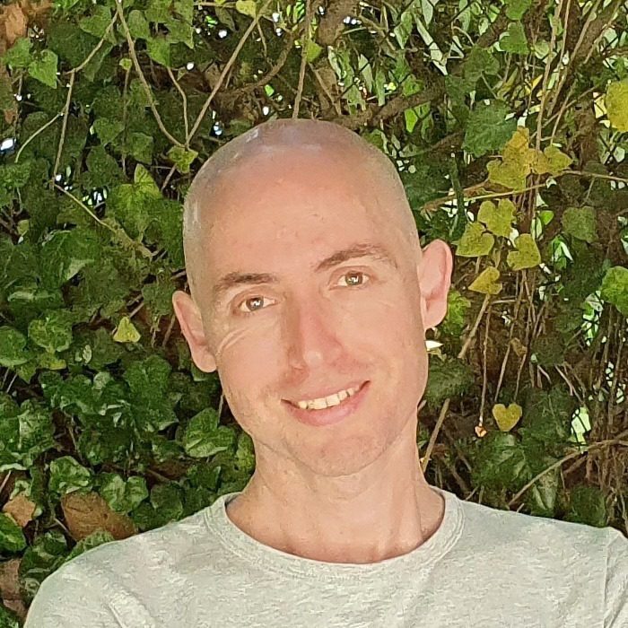 תקשורת משחקת – Active Listening Playground